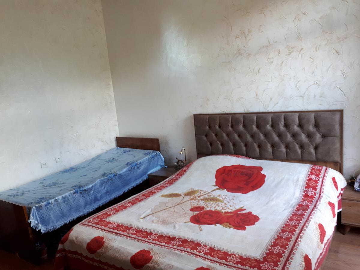 Guest House In Sarpi Bagian luar foto