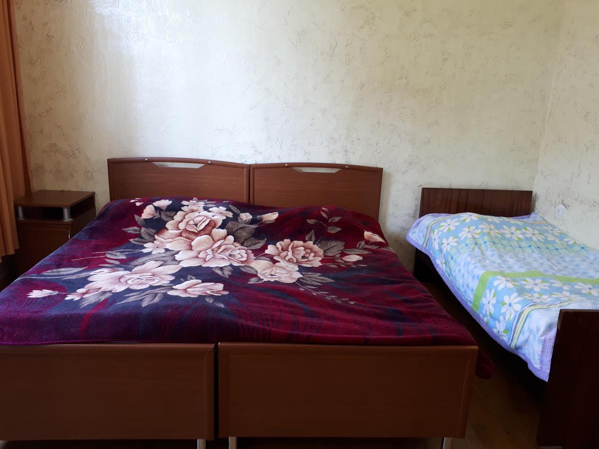 Guest House In Sarpi Bagian luar foto